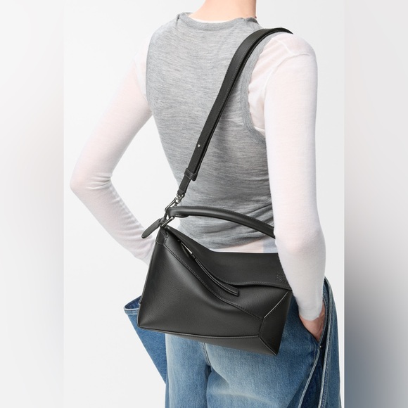 Loewe Puzzle Bag in Black Leather - Picture 2 of 11